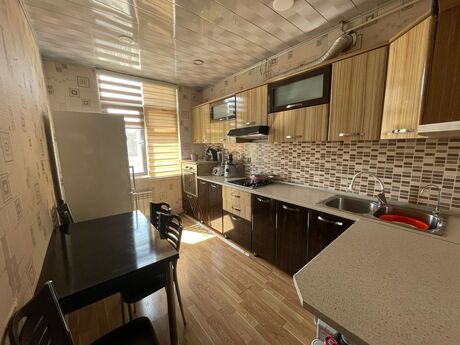 Ağ şəhərdə 3 otaqlı köhnə tikili mənzil satılır, 90 m², 295 000 AZN, şəkil 2 / 11
