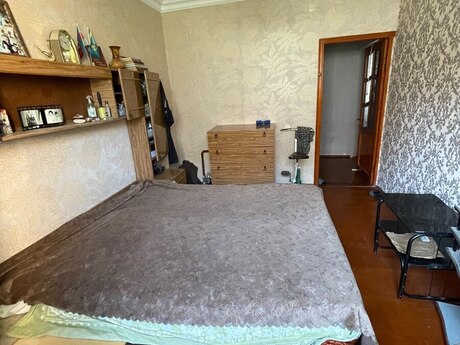 Yeni Günəşlidə 5 otaqlı köhnə tikili mənzil satılır, 105 m², 200 000 AZN, şəkil 2 / 12
