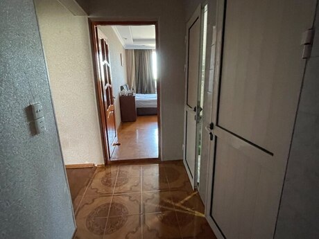Yeni Günəşlidə 5 otaqlı köhnə tikili mənzil satılır, 105 m², 200 000 AZN, şəkil 5 / 12
