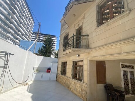 8 rooms · 500 m²