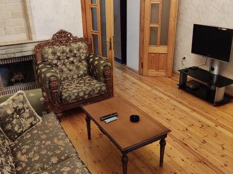 28 Mayda 2 otaqlı köhnə tikili mənzil satılır, 70 m², 215 000 AZN, şəkil 2 / 12