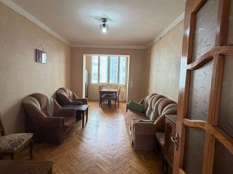 2-room old-build apartment for sale in Elmlər Akademiyası, 61 m², 200 000 AZN, photo 2 / 12
