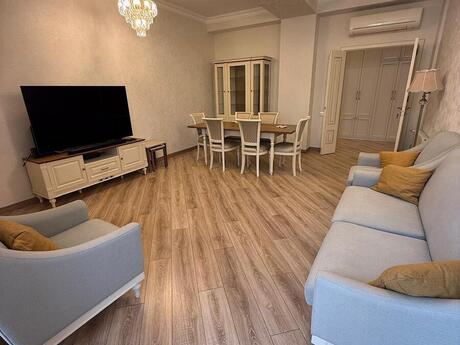 4 otaqlı mənzil, 160 m², Ağ şəhər, 2 600 AZN