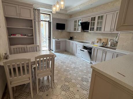 Ağ şəhərdə 4 otaqlı yeni tikili mənzil kirayə verilir, 160 m², 2 600 AZN/ay, şəkil 5 / 12