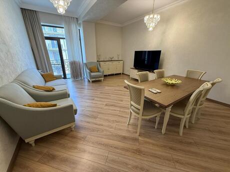Ağ şəhərdə 4 otaqlı yeni tikili mənzil kirayə verilir, 160 m², 2 600 AZN/ay, şəkil 2 / 12