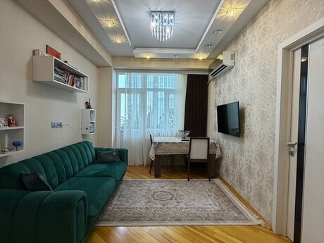 3 otaq · 72 m² · 3/6 mərtəbə, Qurtuluş 93