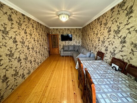 Yeni Günəşlidə 4 otaqlı köhnə tikili mənzil satılır, 100 m², 182 000 AZN, şəkil 2 / 12