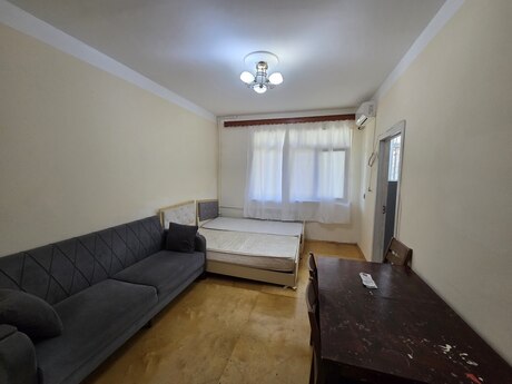 1 otaq · 40 m² · 1/5 mərtəbə, 7-ci mikrorayon