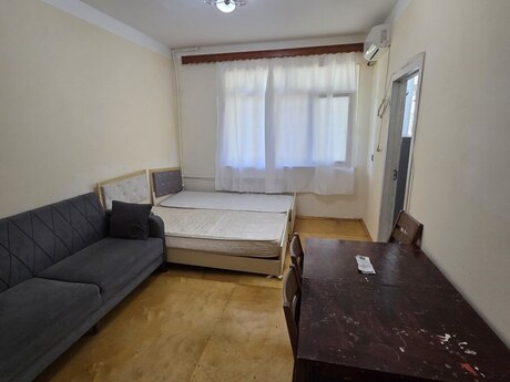 7-ci mikrorayonda 1 otaqlı köhnə tikili mənzil satılır, 40 m², 109 000 AZN, şəkil 2 / 12