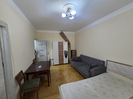 7-ci mikrorayonda 1 otaqlı köhnə tikili mənzil satılır, 40 m², 109 000 AZN, şəkil 3 / 12