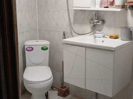 Yeni Günəşlidə 3 otaqlı köhnə tikili mənzil satılır, 60 m², 130 000 AZN, şəkil 2 / 7