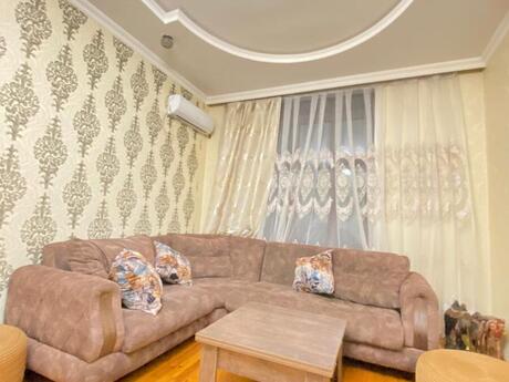 5 otaq · 200 m² · 1/1 mərtəbə, Nizami küçəsi