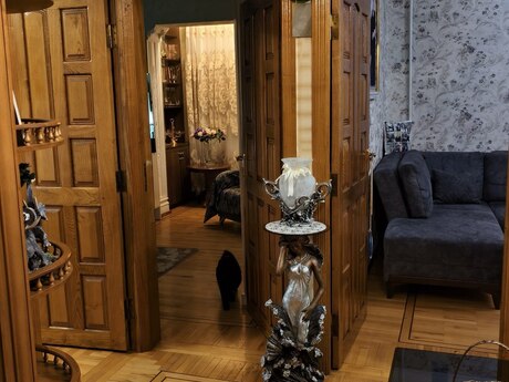 8-ci mikrorayonda 3 otaqlı köhnə tikili mənzil satılır, 82 m², 253 000 AZN, şəkil 2 / 12
