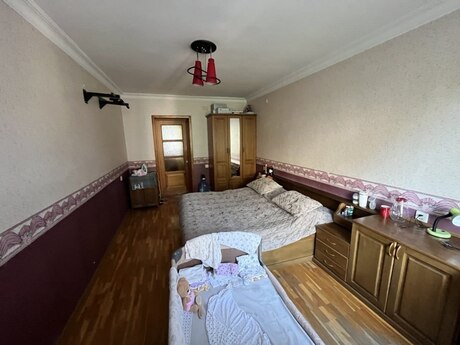 Azadlıq Prospektidə 5 otaqlı köhnə tikili mənzil satılır, 125 m², 240 000 AZN, şəkil 4 / 12