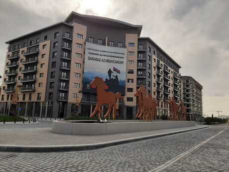 3 otaq · 137 m² · 8/8 mərtəbə, Ağ şəhər