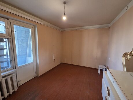 Azadlıq Prospektidə 2 otaqlı köhnə tikili mənzil satılır, 65 m², 168 000 AZN, şəkil 4 / 12