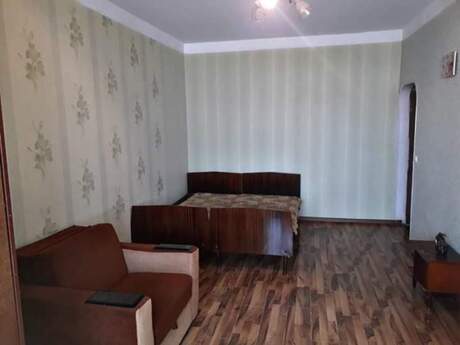 1 otaq · 28 m² · 5/5 mərtəbə, 20 Yanvar küçəsi