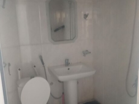 Qara Qarayevdə 2 otaqlı köhnə tikili mənzil kirayə verilir, 47 m², 500 AZN/ay, şəkil 4 / 12