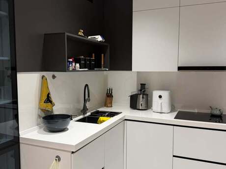Ceyhun Hacıbəyli küçəsində 2 otaqlı yeni tikili mənzil kirayə verilir, 80 m², 2 000 AZN/ay, şəkil 4 / 12