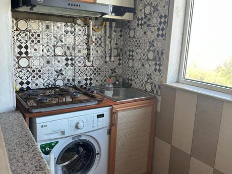 Azadlıq Prospektidə 2 otaqlı köhnə tikili mənzil satılır, 50 m², 152 000 AZN, şəkil 4 / 9