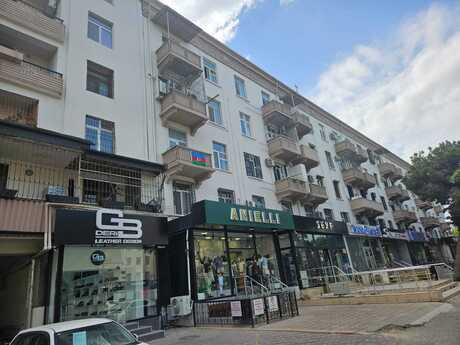 3 otaqlı mənzil, 130 m², Azadlıq Prospekti, 900 AZN