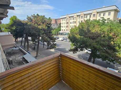 Azadlıq Prospektidə 3 otaqlı köhnə tikili mənzil kirayə verilir, 130 m², 900 AZN/ay, şəkil 2 / 12