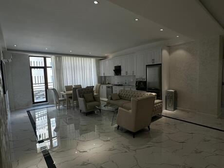 28 Mayda 5 otaqlı yeni tikili mənzil kirayə verilir, 245 m², 2 200 AZN/ay, şəkil 3 / 12