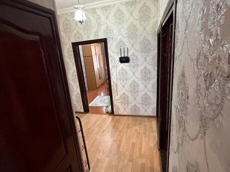 Yeni Günəşlidə 3 otaqlı köhnə tikili mənzil kirayə verilir, 80 m², 550 AZN/ay, şəkil 3 / 12