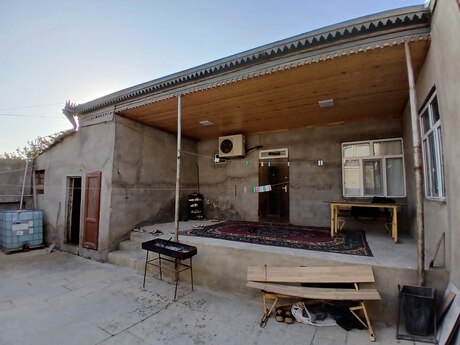 5 otaq · 130 m²