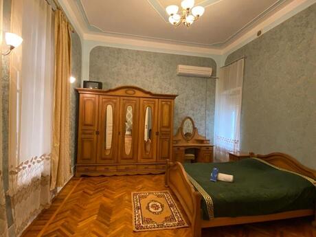 Sahildə 4 otaqlı köhnə tikili mənzil kirayə verilir, 160 m², 1 300 AZN/ay, şəkil 4 / 12