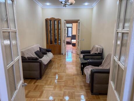 2 otaq · 70 m² · 2/4 mərtəbə, Elmlər Akademiyası