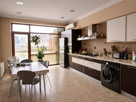 28 Mayda 3 otaqlı yeni tikili mənzil satılır, 138 m², 415 000 AZN, şəkil 4 / 12