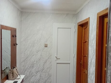 8-ci mikrorayonda 2 otaqlı köhnə tikili mənzil satılır, 36 m², 105 000 AZN, şəkil 4 / 9