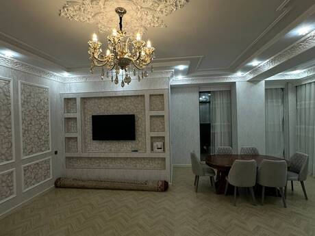 3 otaq · 136 m² · 13/15 mərtəbə, 8 Noyabr