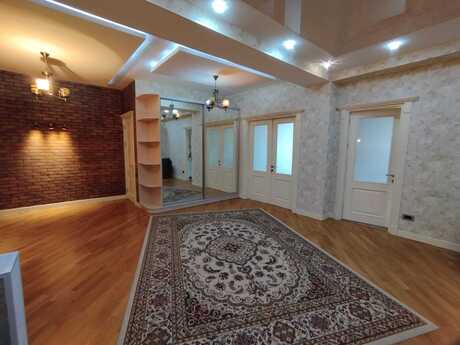 Piramida Plaza kompleksində 3 otaqlı yeni tikili mənzil kirayə verilir, 170 m², 1 600 AZN/ay, şəkil 3 / 12