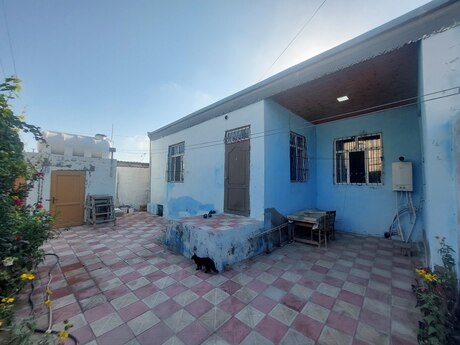 4 otaq · 220 m²