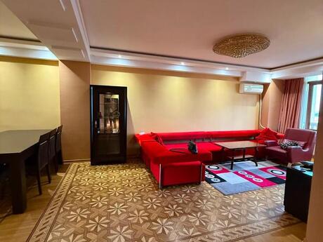 3 otaq · 100 m² · 8/10 mərtəbə, Üzeyir Hacıbəyov küç.