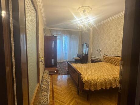 Əhmədlidə 4 otaqlı köhnə tikili mənzil satılır, 80 m², 240 000 AZN, şəkil 2 / 9