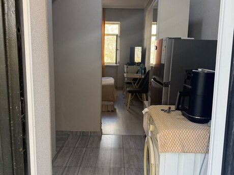 28 Mayda 1 otaqlı köhnə tikili mənzil kirayə verilir, 25 m², 700 AZN/ay, şəkil 3 / 6