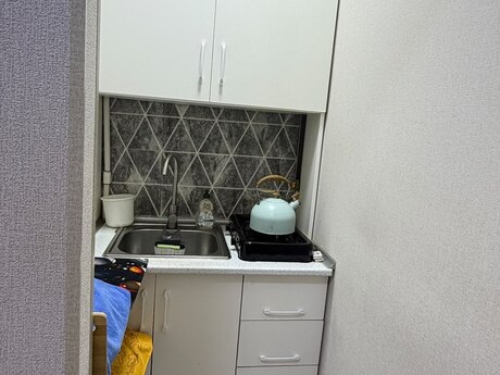 28 Mayda 1 otaqlı köhnə tikili mənzil kirayə verilir, 25 m², 700 AZN/ay, şəkil 2 / 6