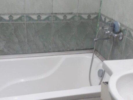 Gənclikdə 2 otaqlı köhnə tikili mənzil kirayə verilir, 45 m², 200 AZN/ay, şəkil 2 / 3