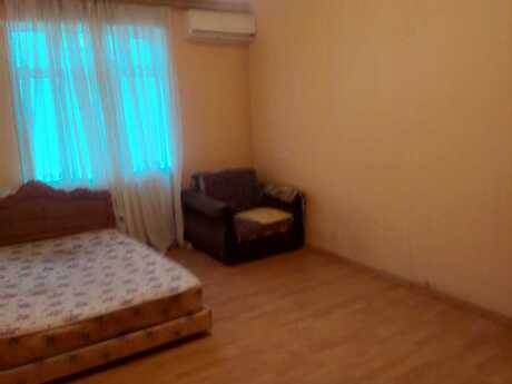 Yeni Günəşlidə 1 otaqlı köhnə tikili mənzil kirayə verilir, 35 m², 400 AZN/ay, şəkil 3 / 6