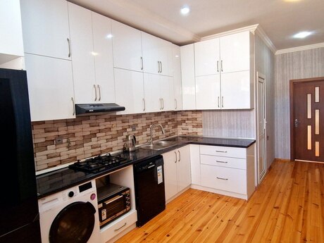 4 rooms · 230 m²