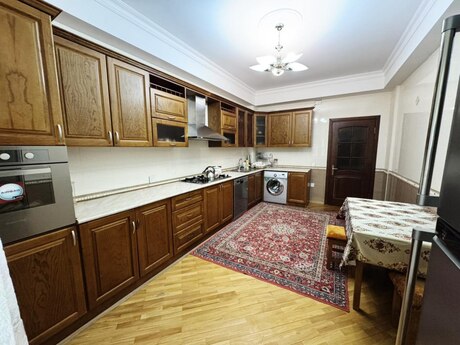 İnşaatçılarda 3 otaqlı yeni tikili mənzil satılır, 135 m², 335 000 AZN, şəkil 3 / 12