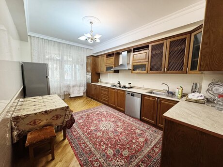 İnşaatçılarda 3 otaqlı yeni tikili mənzil satılır, 135 m², 335 000 AZN, şəkil 2 / 12