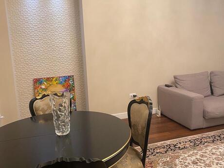 3-room new-build apartment for rent in Elmlər Akademiyası, 150 m², 1 700 AZN/mo, photo 2 / 12