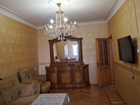 3-room old-build apartment for rent in Xalqlar Dostluğu, 80 m², 650 AZN/mo, photo 2 / 9