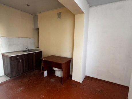 8-ci mikrorayonda 1 otaqlı köhnə tikili mənzil satılır, 45 m², 128 000 AZN, şəkil 4 / 9