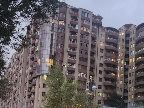 2 otaq · 102 m² · 2/18 mərtəbə, Xocalı prospekti