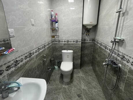 2-room new-build apartment for rent in Qurtuluş 93 residence, 55 m², 450 AZN/mo, photo 2 / 5